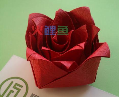 情人节手工创意贺卡制作中折纸花制作教程