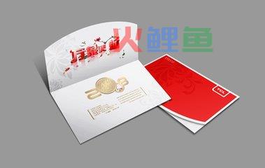 多名小记者自己进行贺卡设计赠送给老师