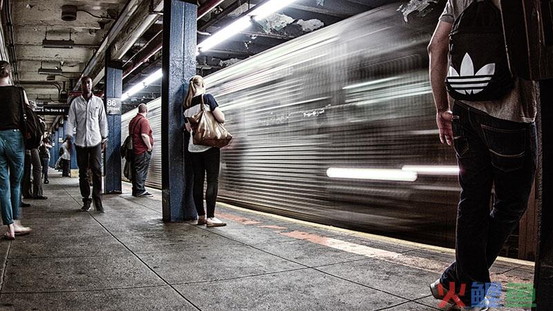  以潮自拍为例，五分钟带你理解HOOK上瘾模型