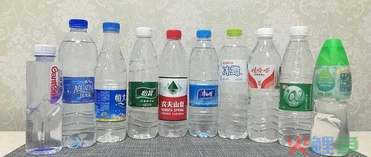 把水卖到50块一瓶，需要堆多少营销概念？