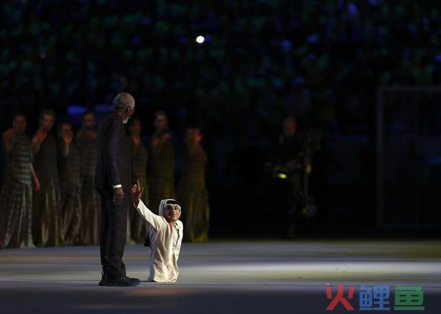 卡塔尔世界杯开幕式上亮相的残障男孩，他背后的故事有多励志 