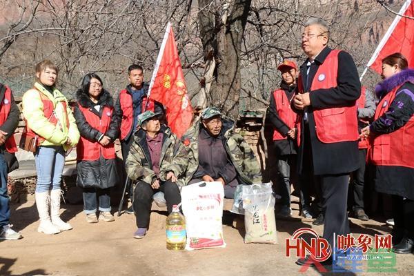 安阳市雷锋爱心车友团赴林州探望慰问老甲士