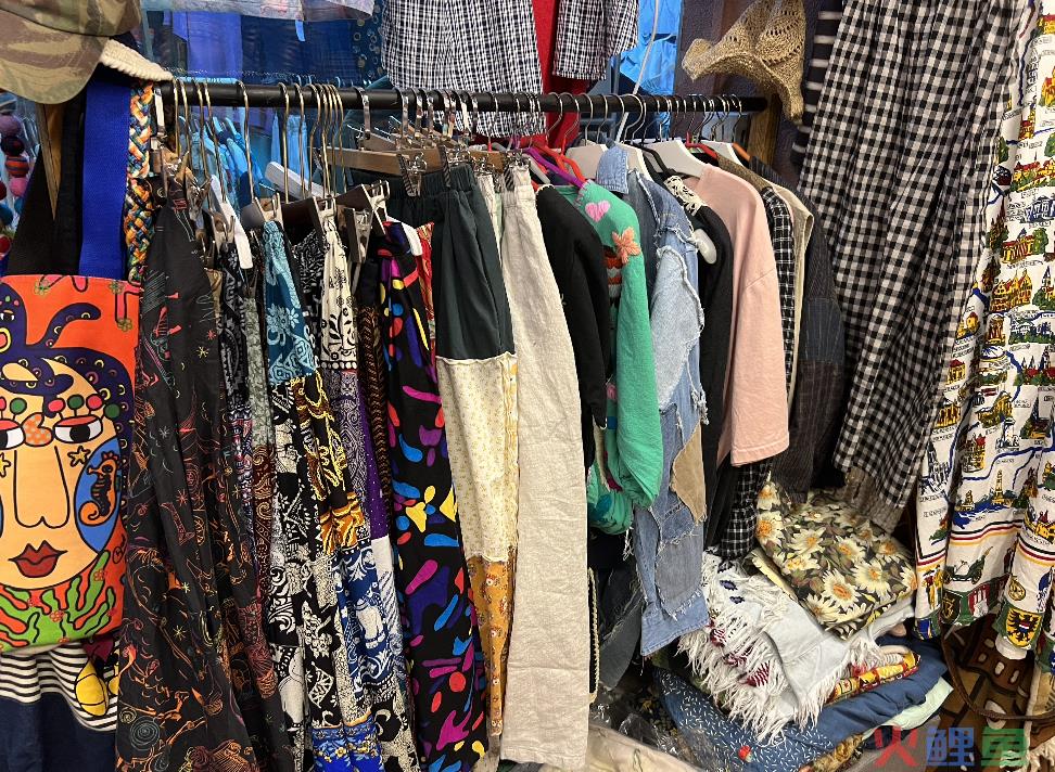 年轻人“回流”服装档口