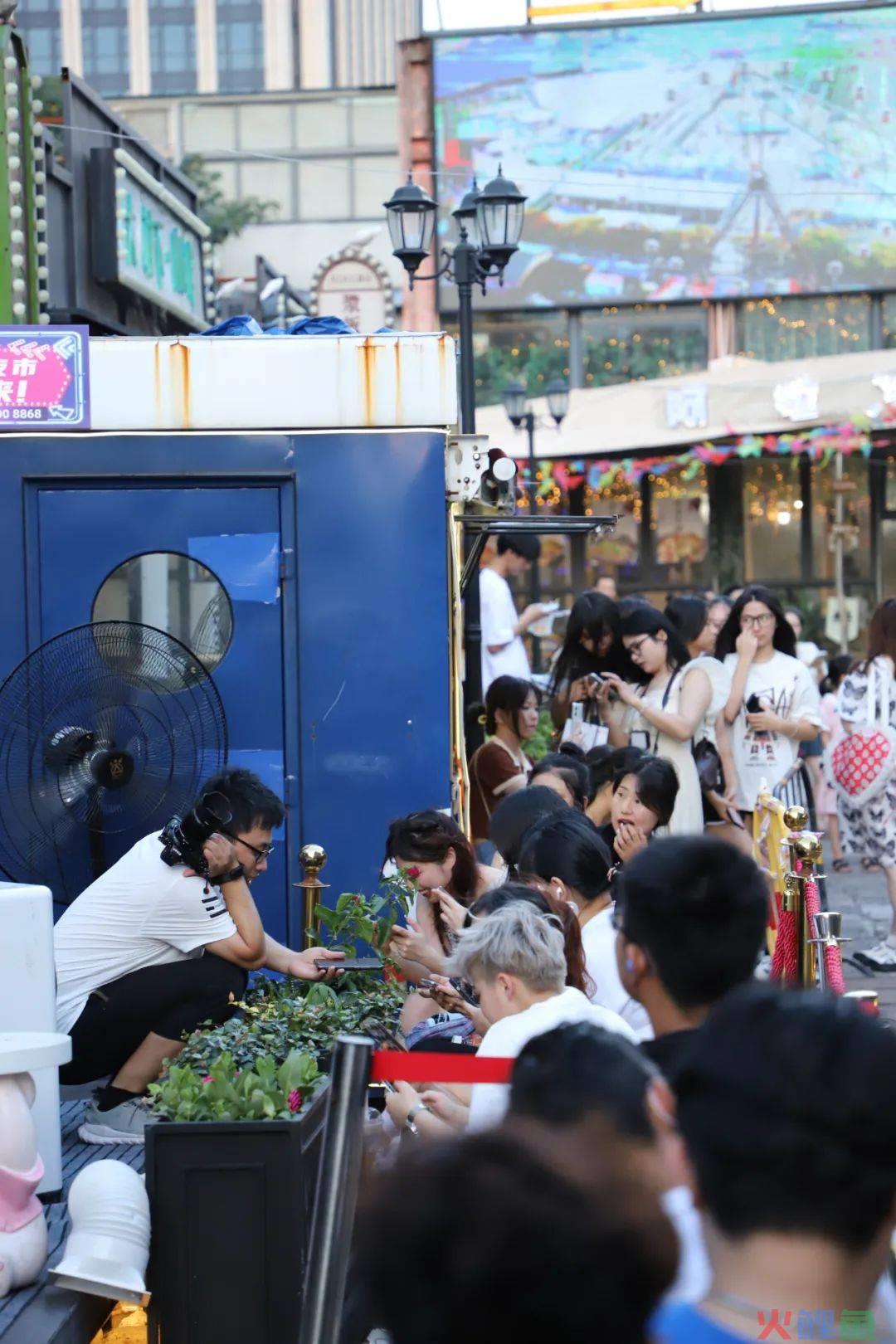 被偏爱的，被围猎的，实地探访狗头萝莉煎饼摊