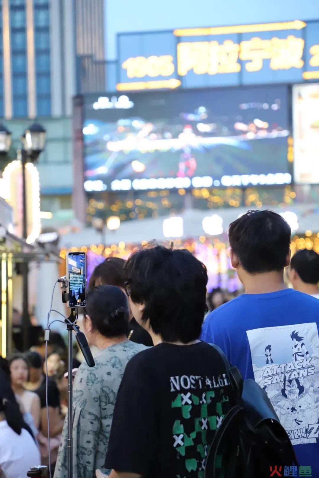 被偏爱的，被围猎的，实地探访狗头萝莉煎饼摊