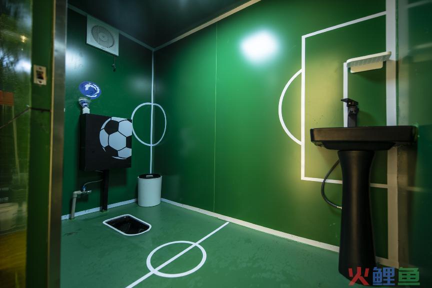 艺术公厕空降贵州村超，是艺术更是公益！