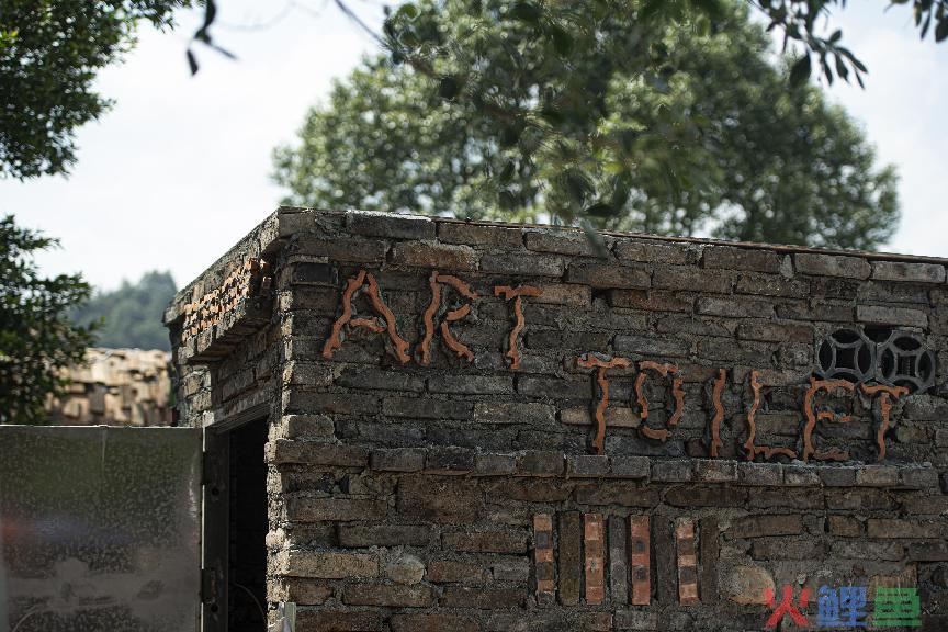 艺术公厕空降贵州村超，是艺术更是公益！