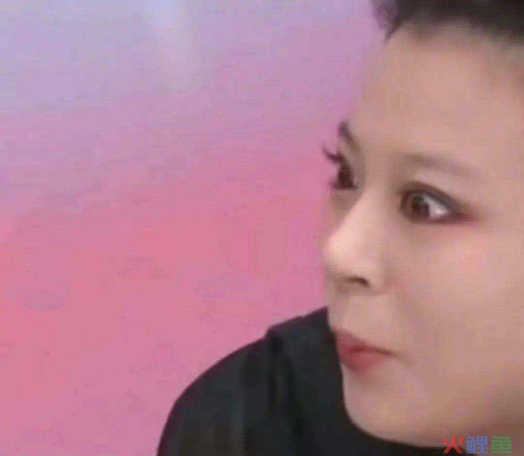 盯着所有女生钱包的李佳琦，直播间一句话却把“打工人”都气疯了！