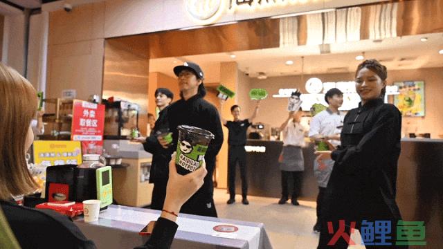 花式“整活”的中国餐饮巨头海底捞，这次要从茶饮下手了？