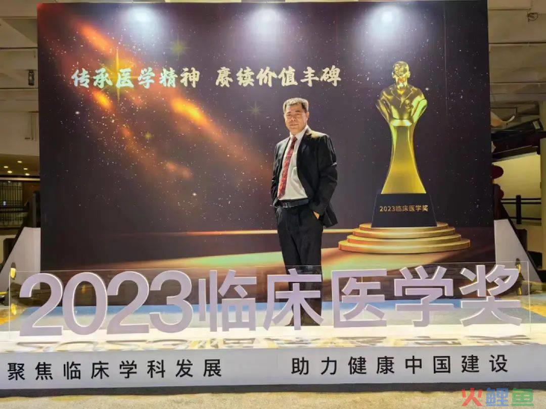 年近60岁，这群老教授为什么突然“迷上”拍短视频？