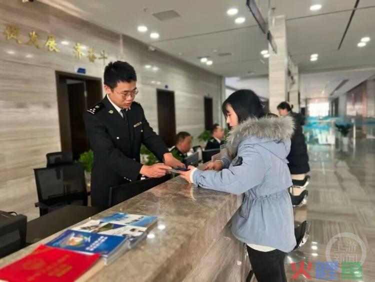 从3天到“秒放” 重庆跨境电商零售进口税单全程网上办