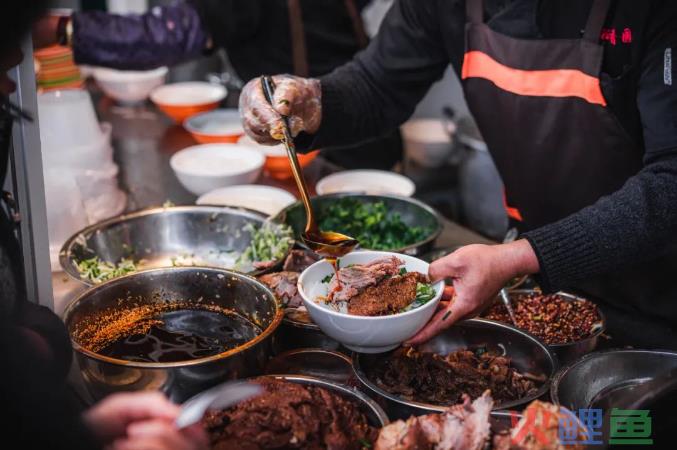 低欲望的年轻人，为什么在争当干饭积极分子