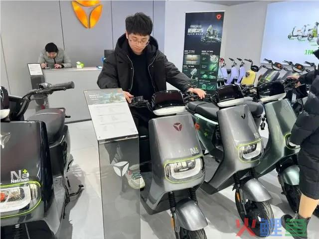 雅迪电动车搭载创新钠电技术，受到专家和市场的高度认可