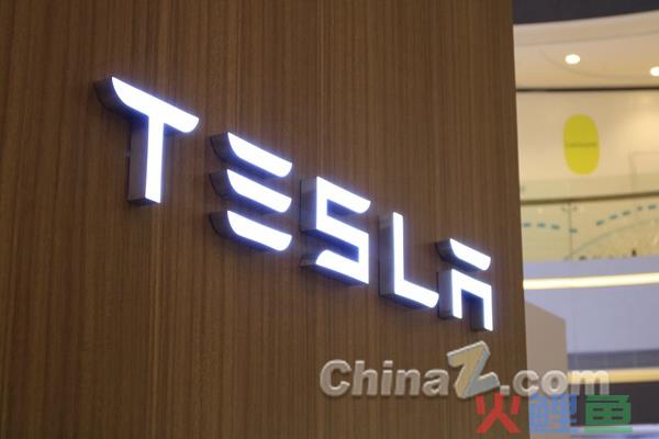 特斯拉中国推新版车载娱乐服务包：34.99元/月 包含爱奇艺黄金VIP